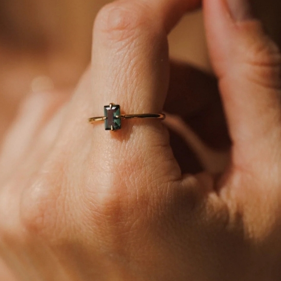 GLDN Solid Gold Grand Baguette Ring Forest Emerald Size 5 - Picture 1 of 9